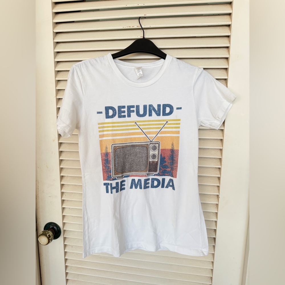 White Graphic T-Shirt - Defund the Media